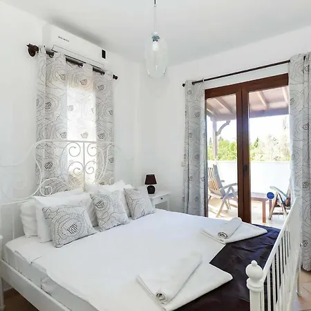 Villa Sleeps 8 Air Con Wifi *