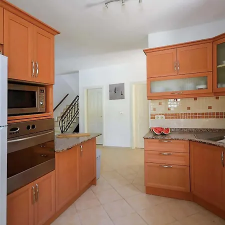 Sleeps 8 Air Con Wifi * Bitez