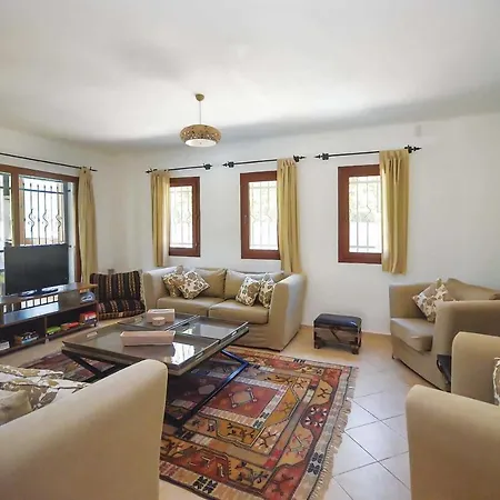 Sleeps 8 Air Con Wifi Villa