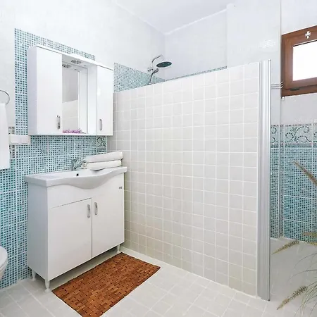 Sleeps 8 Air Con Wifi Villa Bitez